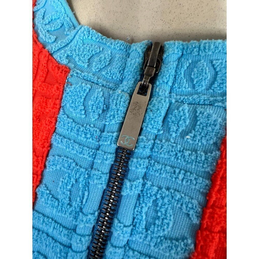 Rihanna in Rare Vintage CHANEL CC Logo Cropped Long Sleeve Sweater Jacke… - Picture 12 of 17